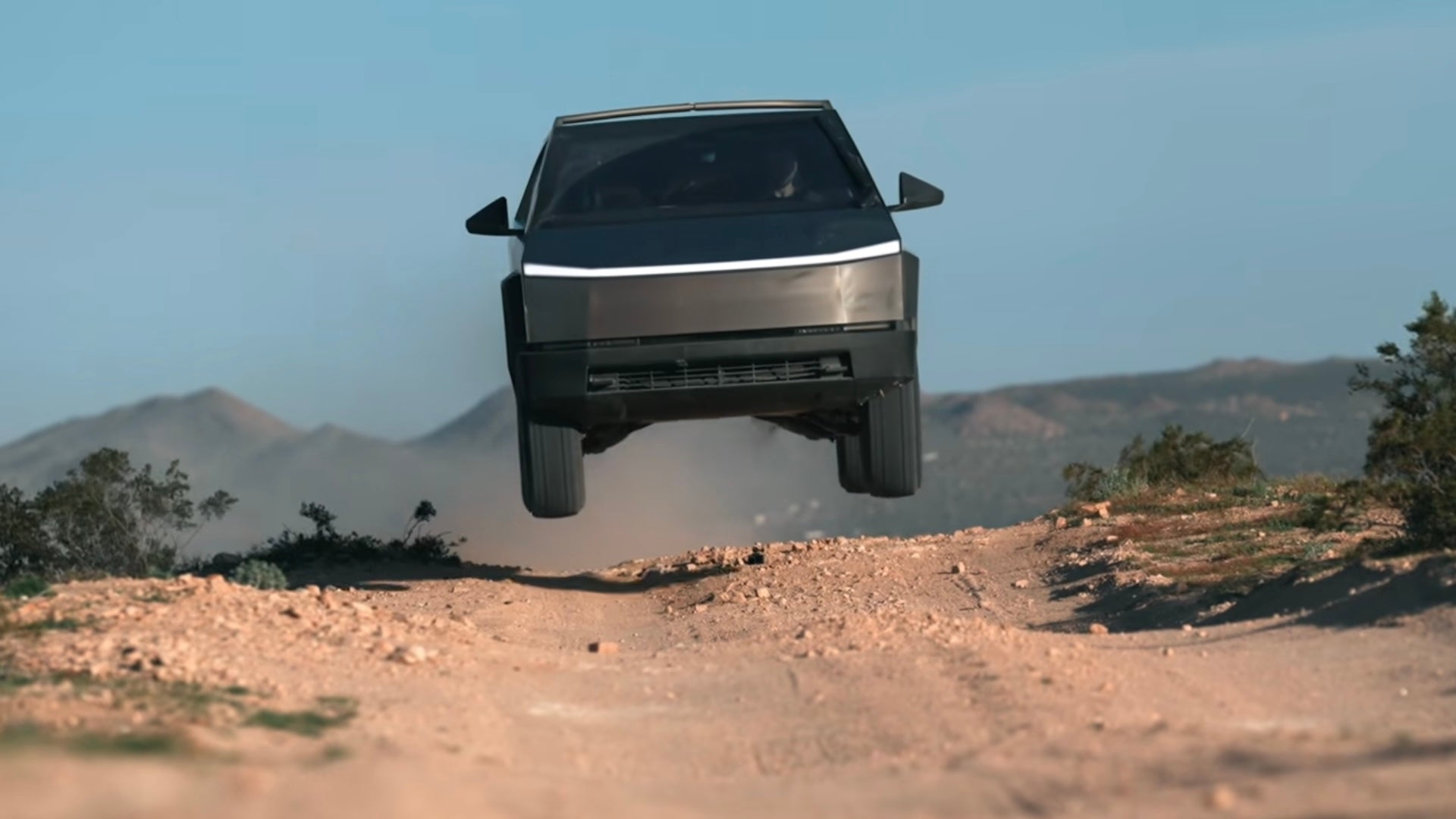 Comparing Tesla Cybertruck’s Major Off-Road Upgrade to Rivian R1T